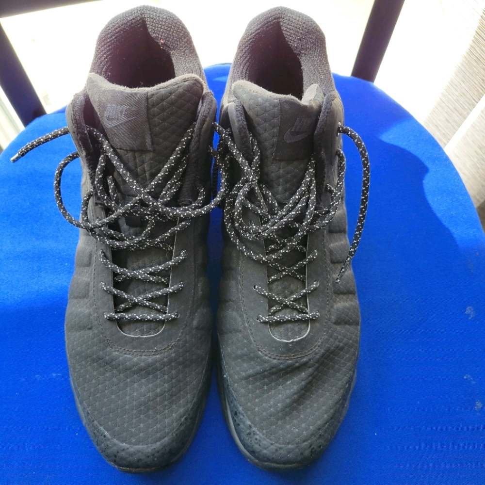 Men's gym shoes